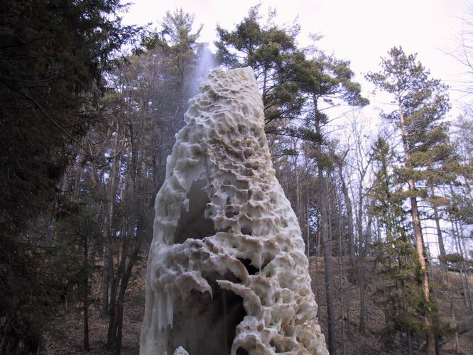 Click to see big picture (666x500 pixels; 89 KB))