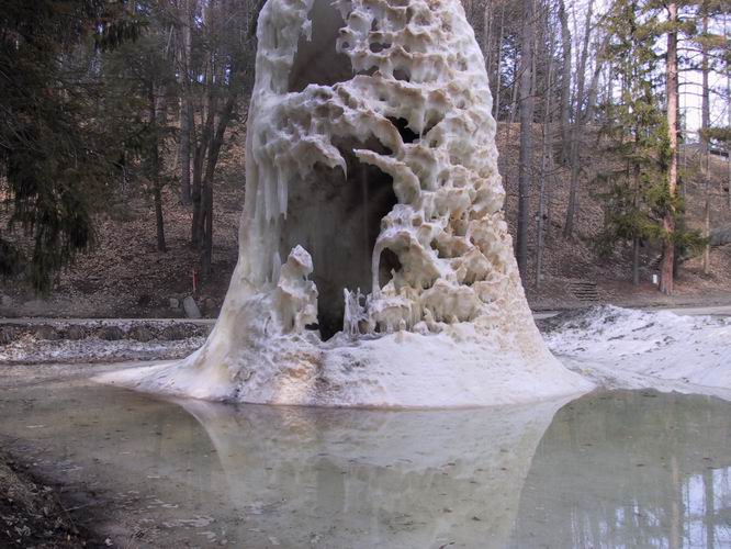 Click to see big picture (666x500 pixels; 79 KB))