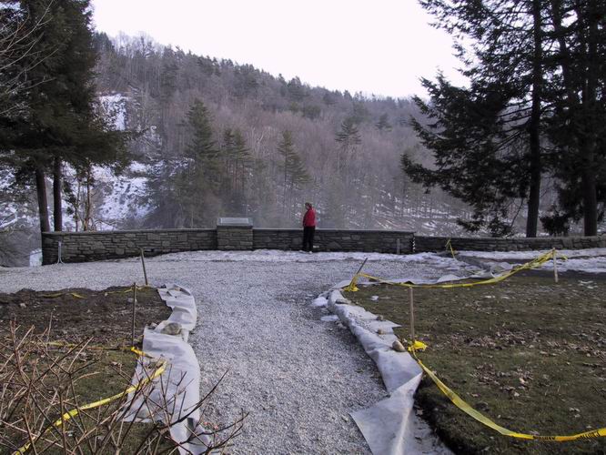 Click to see big picture (666x500 pixels; 93 KB))