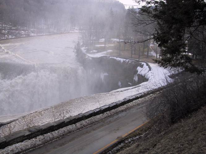 Click to see big picture (666x500 pixels; 63 KB))