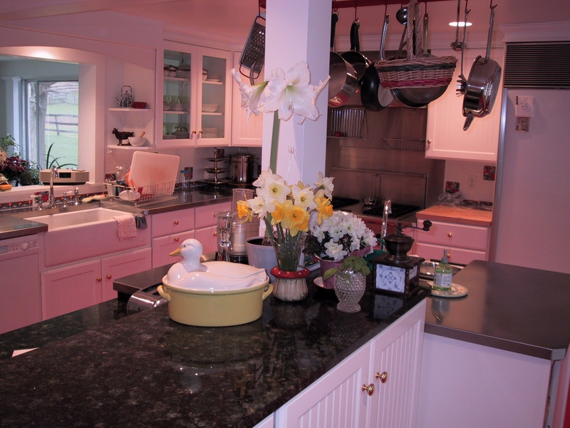 Click to see big picture (800x600 pixels; 373 KB))