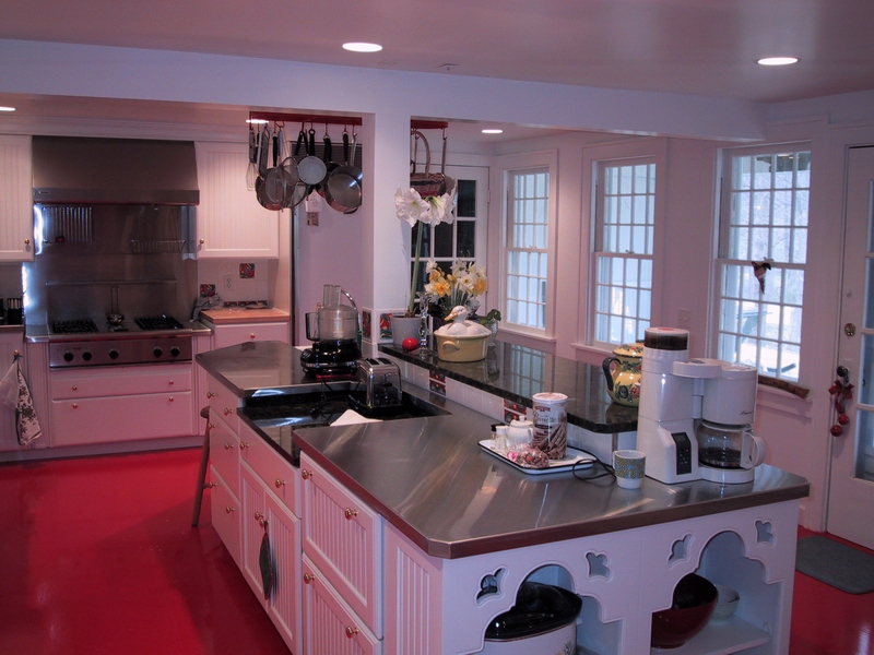 Click to see big picture (800x600 pixels; 353 KB))