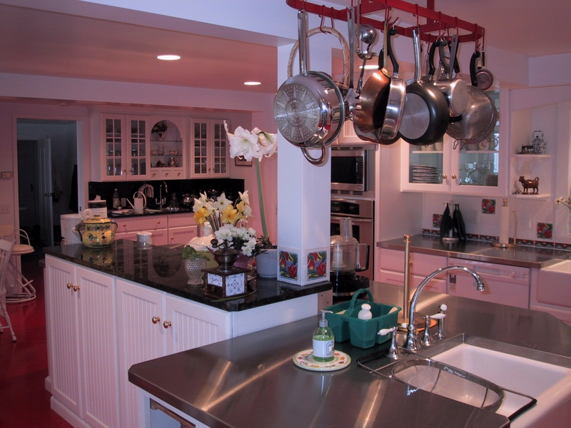 Click to see big picture (800x600 pixels; 374 KB))