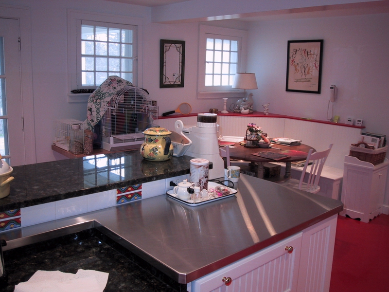 Click to see big picture (800x600 pixels; 352 KB))