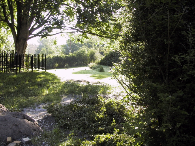 Click to see big picture (676x507 pixels; 360 KB))