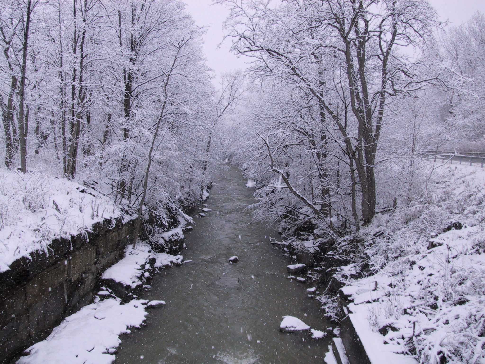 Click to see big picture (2048x1536 pixels; 1405 KB))