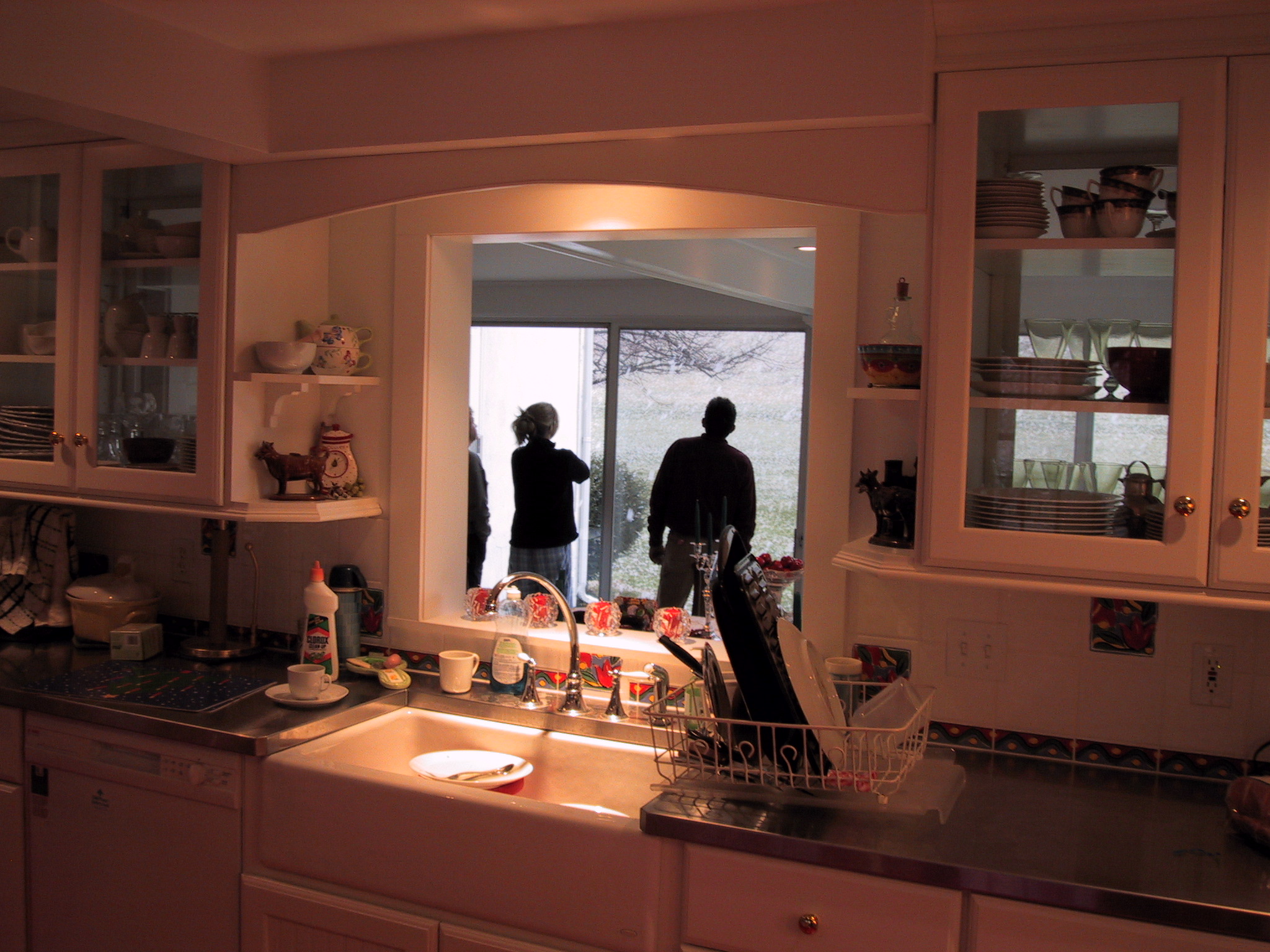 Click to see big picture (2048x1536 pixels; 796 KB))