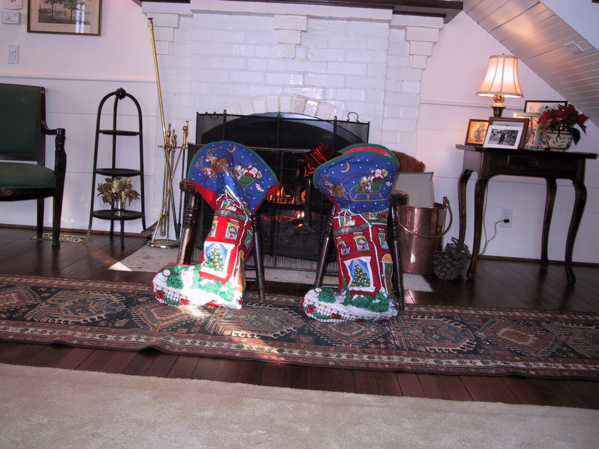 Click to see big picture (2048x1536 pixels; 1050 KB))