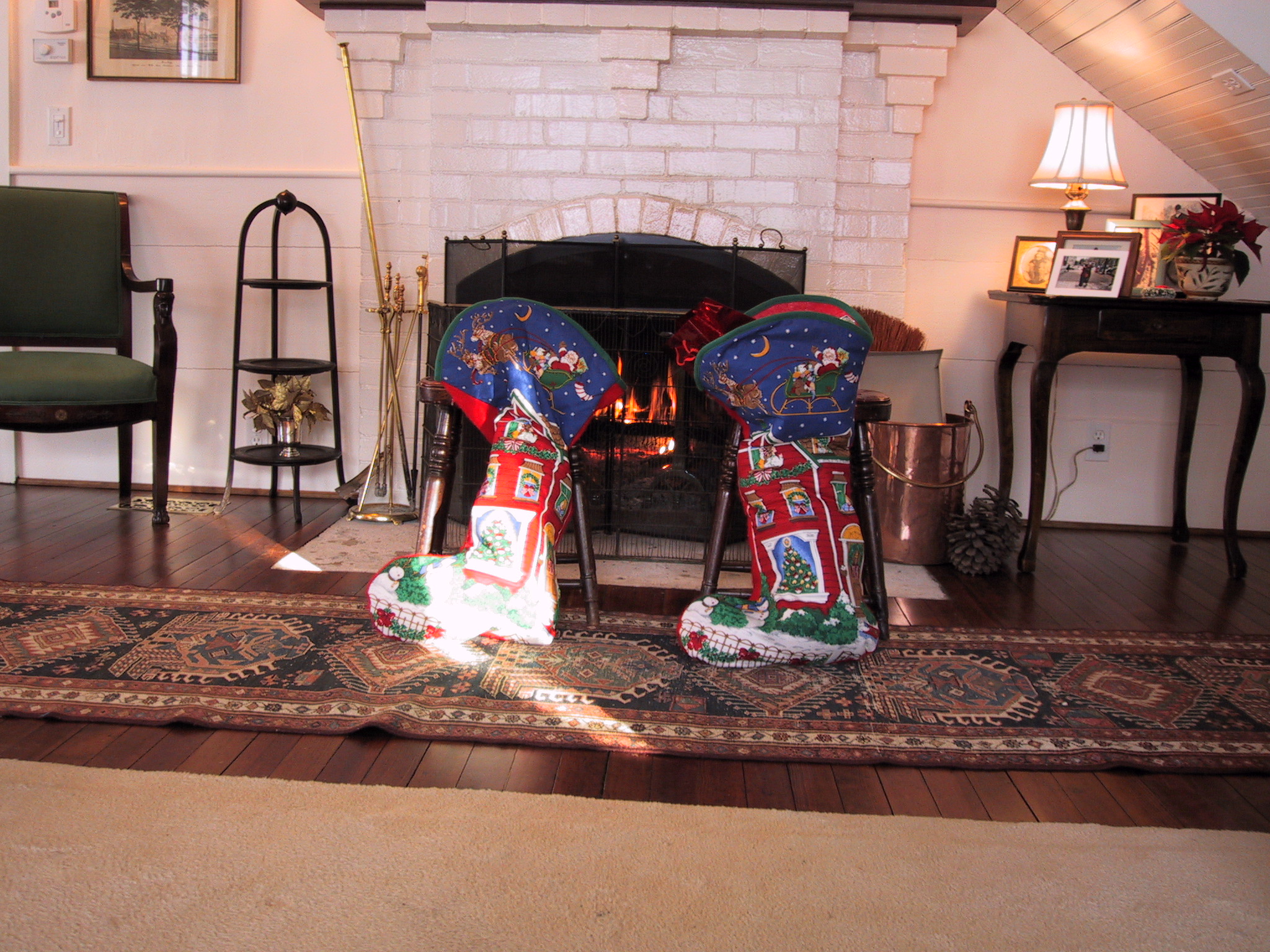 Click to see big picture (2048x1536 pixels; 1055 KB))