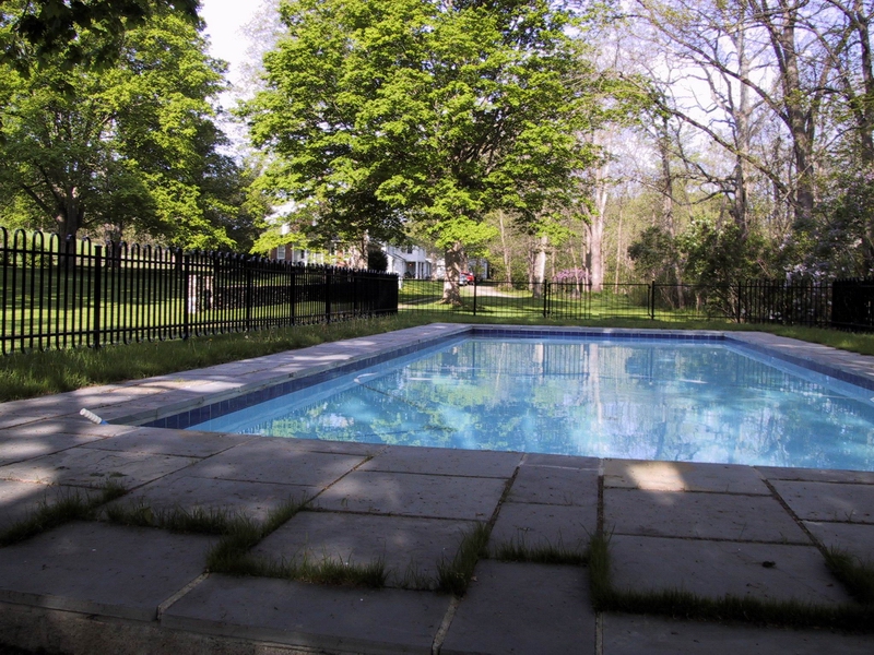 Click to see big picture (800x600 pixels; 466 KB))