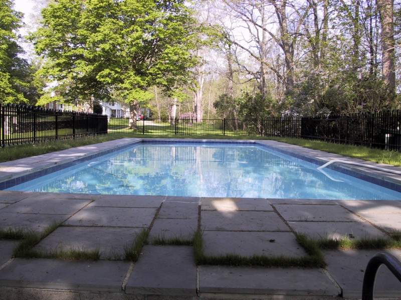 Click to see big picture (800x600 pixels; 463 KB))