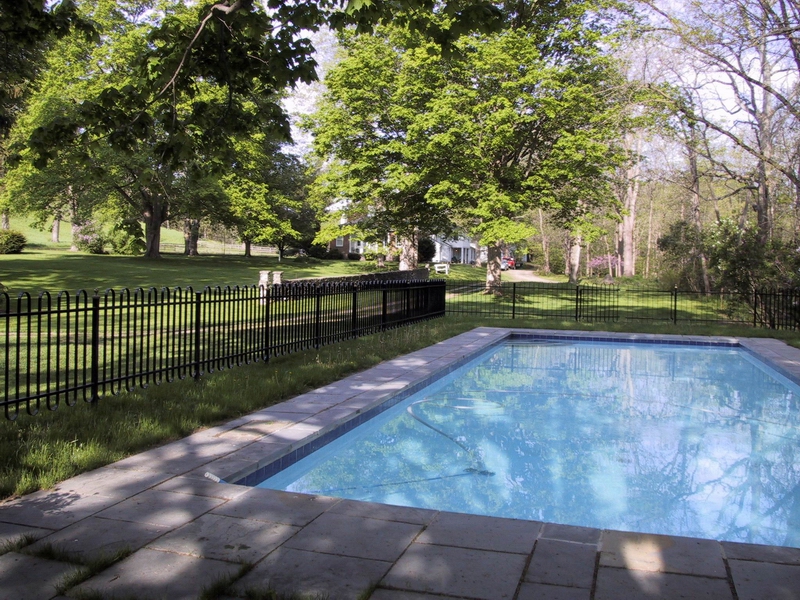 Click to see big picture (800x600 pixels; 482 KB))