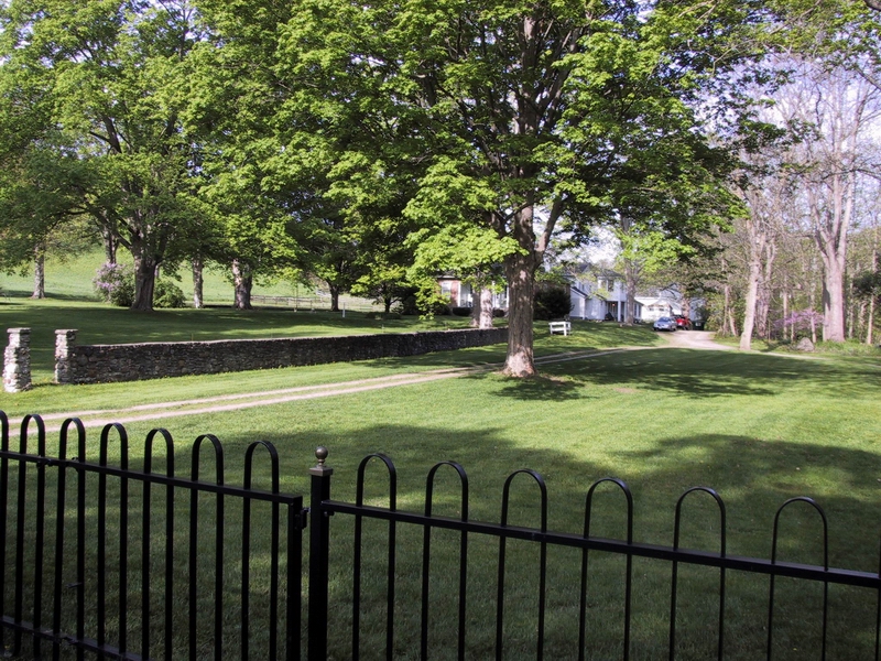 Click to see big picture (800x600 pixels; 490 KB))