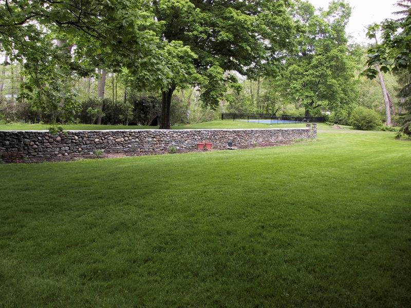 Click to see big picture (800x600 pixels; 135 KB))