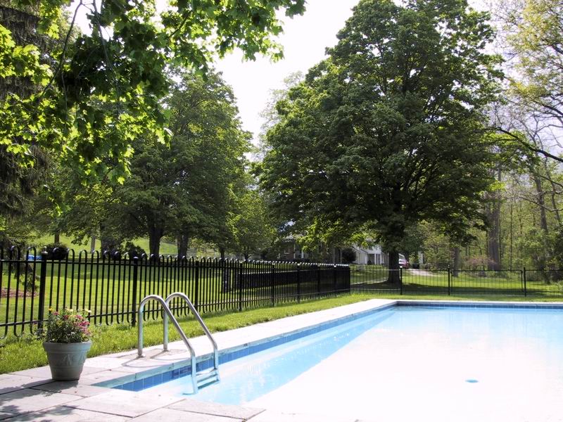 Click to see big picture (800x600 pixels; 142 KB))